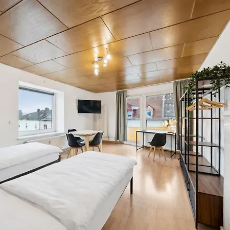 Apartment Geraeumige Wohnung, 3 Schlafzimmer, Kueche, Bad *
