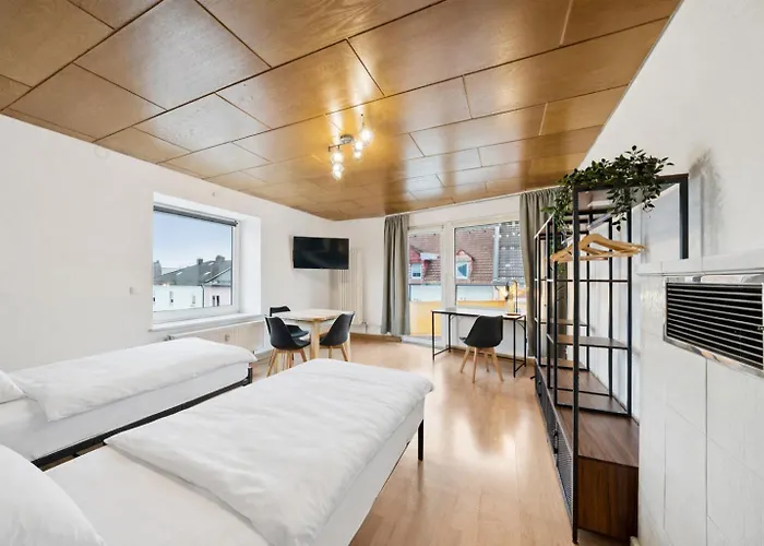 Apartment Geraeumige Wohnung, 3 Schlafzimmer, Kueche, Bad *